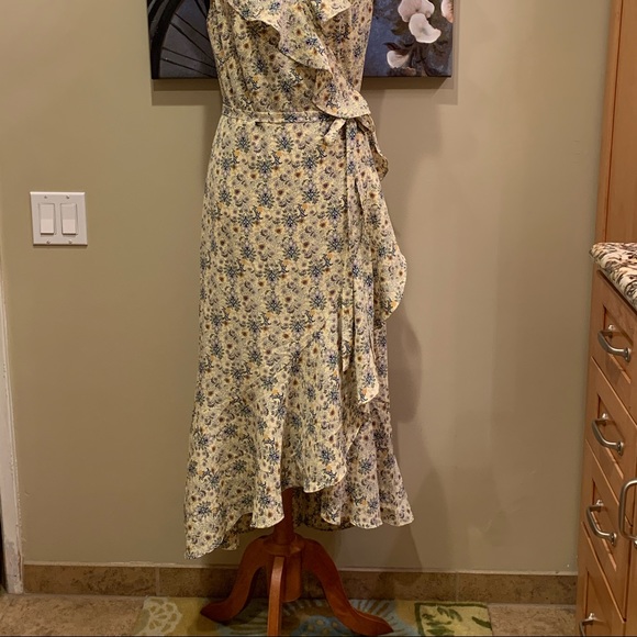 Max Studio asymmetrical wrap around floral dress - Picture 2 of 8